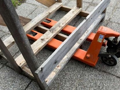 Bild 3:Brennholzkisten