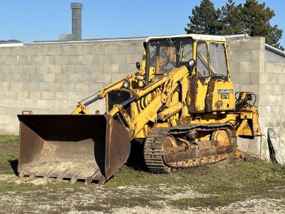 John Deere Laderaupe mit Heckbagger JD450AA