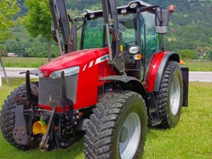 Kommunaltraktor Massey Ferguson 5711