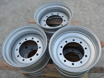 Bild 2:Traktor- und Anhängerfelgen