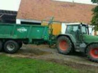 Bild 2:Mist aufladen und streuen