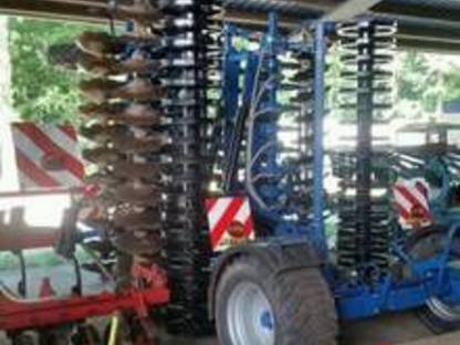 Bild 2:Kurzscheibenegge 6 m AB zu vermieten, APV Streuer