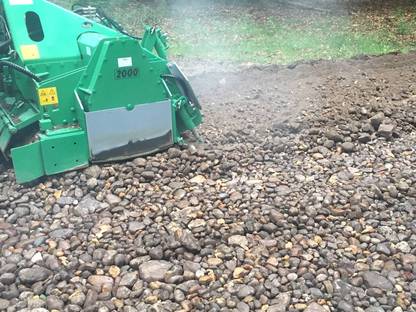 Bild 2:Steine brechen/Wege auffräsen