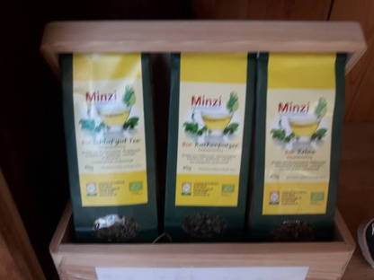 Bild 4:Abverkauf BIO-Kräuterteemischungen