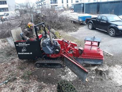 Bild 4:Baumstockfräsen Wurzelfräsen Stubbenfräsen Rodungsfräse