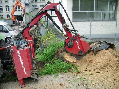 Bild 3:Baumstockfräsen Wurzelfräsen Stubbenfräsen Rodungsfräse