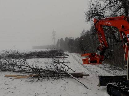 Bild 4:Winterzeit - Pflegezeit für Straßen- und Feldwege