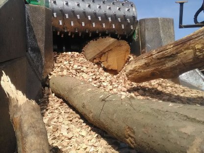 Bild 2:Hackguterzeugung und Transport, Hackschnitzel