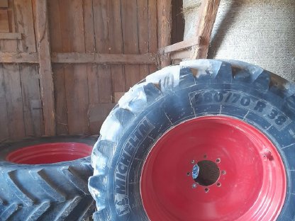 Bild 2:Traktorreifen Kompletträder