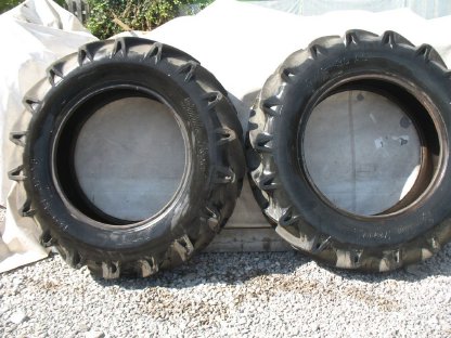 Bild 2:Gelenkwelle, Reifen, Sitze