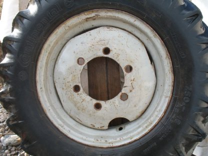 Bild 4:Gelenkwelle, Reifen, Sitze