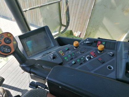 Bild 3:Claas Lexion 570 Montana mit Vario 660 Schneidwerk