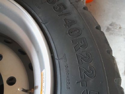 4 neue Reifen 455/40 R 22.5 DELCORA 163 D TL mit Felgen