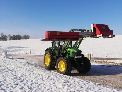Bild 3:Freischneiden von Straßen und Feldrändern