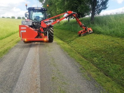 Bild 6:Böschungsmähen (mulchen)