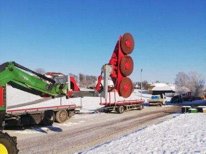 Bild 2:Freischneiden von Straßen und Feldrändern