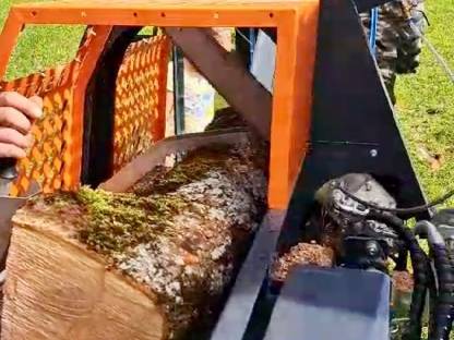 Bild 2:Lohnspalten Sägespaltautomat Brennholzaufbereitung