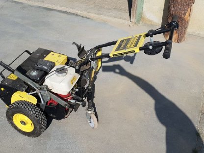 Bild 2:Kabelverlegegerät Drop 5 für Rasenroboter