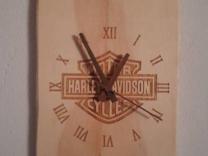Wanduhr, Zimmeruhr aus Zirbenholz, mit Harley Davitson Logo