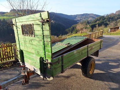 Traktoranhänger mit Aufsatzbordwänden