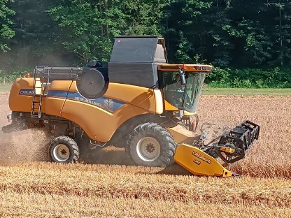Bild 4:Mähdrescher New Holland CX 5.90 Lateral