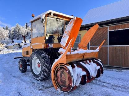 Steyr TK83 Geräteträger mit Schneefräse Kahlbacher K1110/2700 GT