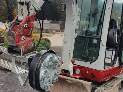 Beton und Sanierungsfräse für Baggeranbau