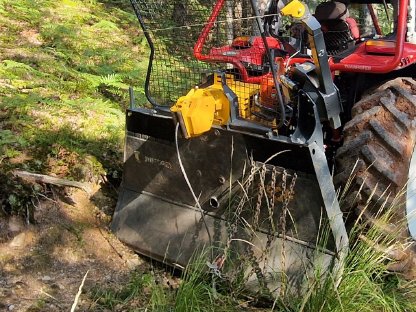 Vitel Uniforest 85GF 2,1 m - pregibna deska in pomožni vitel