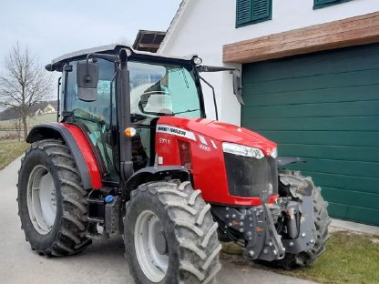 Traktor Massey Ferguson 5711 M