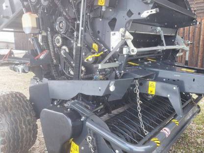 Bild 5:Vicon RF3225 Rundballenpresse