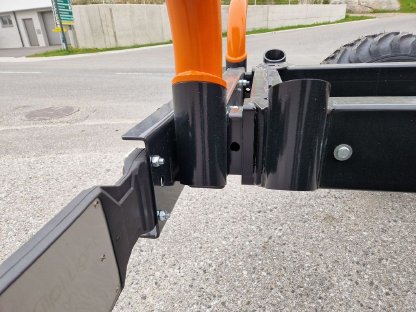 Bild 5:BMF 8T2 mit 720 Kran, Drehhebelsteuerung