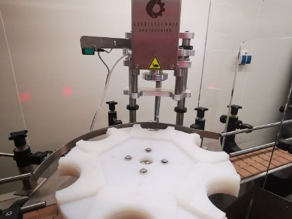 Bild 4:Verschließmaschine für Flaschen und Gläser - halbautomatisch