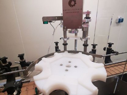 Bild 2:Verschließmaschine für Flaschen und Gläser - halbautomatisch