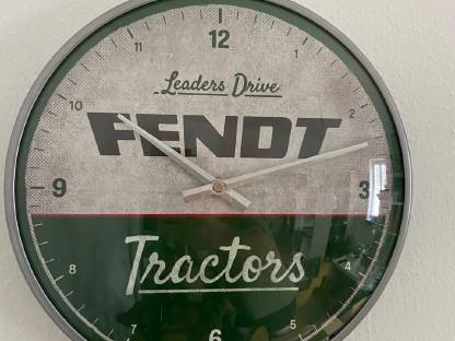 Fendt Traktor Wanduhr 31 cm