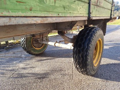 Bild 5:Traktoranhänger mit Aufsatzbordwänden