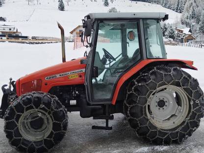 Traktor Massey Ferguson 4225