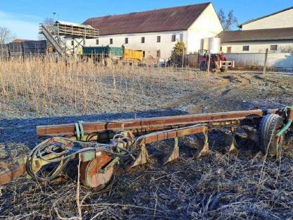 Bild 3:Schälpflug 9-Schar Aufsattel-Beetpflug