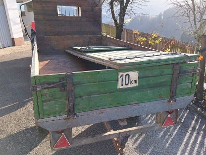 Bild 2:Traktoranhänger mit Aufsatzbordwänden