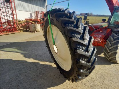 Bild 3:Pflegereifen für Steyr/Case 9125