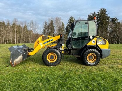 Komatsu WA 70-5 mit Schaufel und Gabel