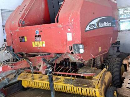 Rundballenpresse New Holland BR750