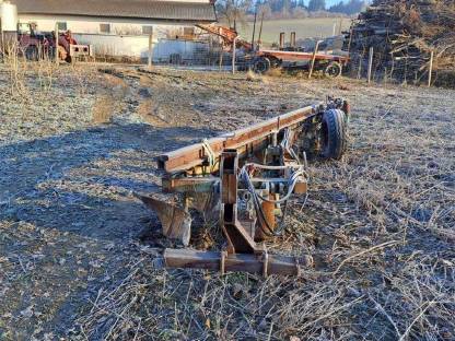 Bild 4:Schälpflug 9-Schar Aufsattel-Beetpflug