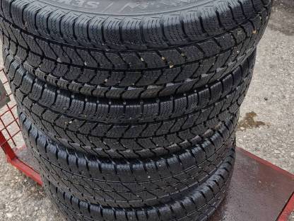 Reifen 215/75 R16