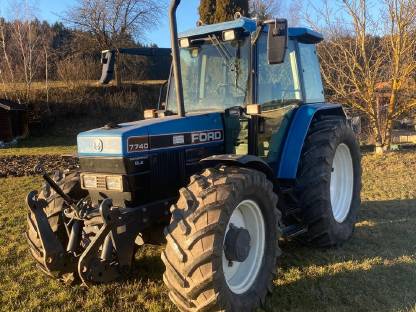 Ford 7740 New Holland TS100