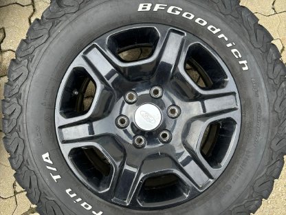 Felgen mit Reifen 265/65/R17 für Ford Ranger