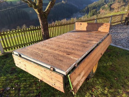 Bild 4:Traktoranhänger mit Aufsatzbordwänden
