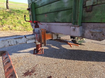 Bild 6:Traktoranhänger mit Aufsatzbordwänden