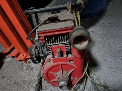 Bild 2:Benzin Wasserpumpe