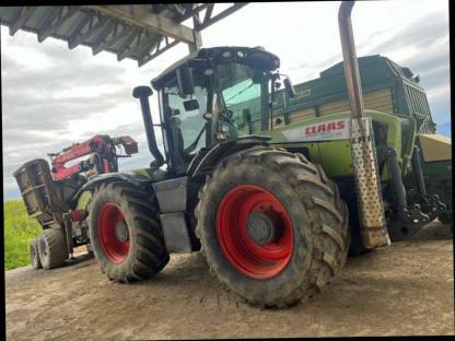 Claas Xerion 3800 und Jenz Hackmaschine HEM 581