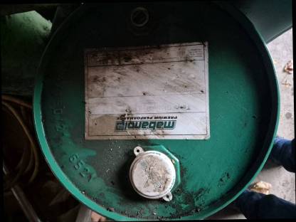 Bild 2:Ca. 53 l Hydrauliköl